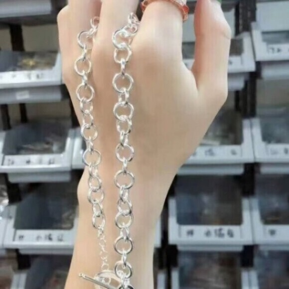 Tiffany & Co. Heart Tag Toggle Bracelet - Picture 6 of 6